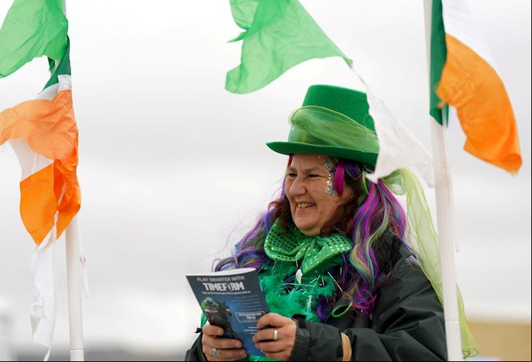 Racegoers_4 (1).jpg