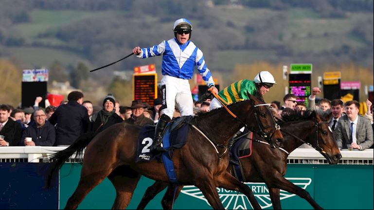 WONDERWALL LANDS ST JAMES’S PLACE FESTIVAL HUNTERS’ CHASE
