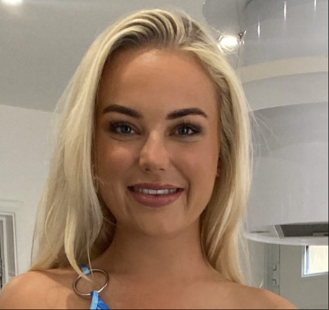 Ellie Knowles 