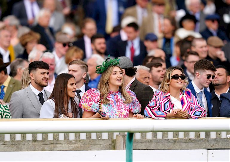 Racegoers_2.jpg