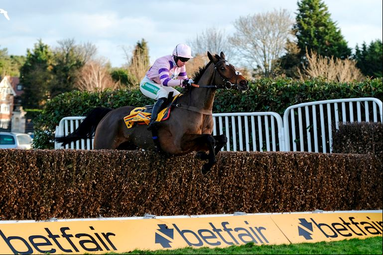 GREANETEEN 7-4 FAVOURITE TO DEFEND HIS BETFAIR TINGLE CREEK CHASE CROWN AS ENTRIES ARE REVEALED